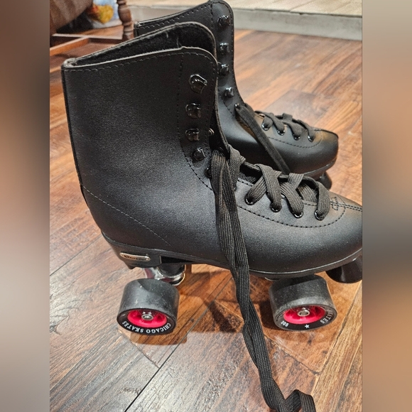 Chicago Skate Black Roller Skates Men’s SIZE 5 & 6 - Picture 1 of 4